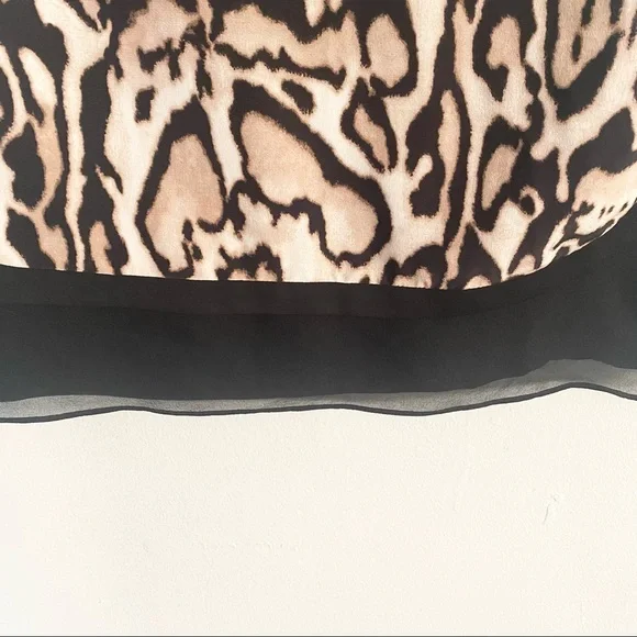 Diane Von Furstenberg 100% Silk Animal Print Short Sleeve Blouse - Picture 7 of 12